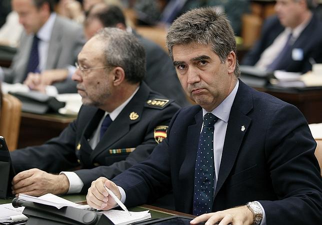 Ignacio Cosidó: «Se está estudiando que manifestarse con la cara cubierta pueda ser delito» Cosido--644x450