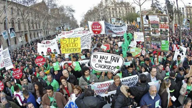 "La vivienda es un derecho", manifestación Pah-efe-barcelona--644x362