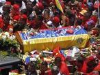«Una inyección habría sido suficiente para inocular el cáncer a Chávez» Chavez-entierro--146x110