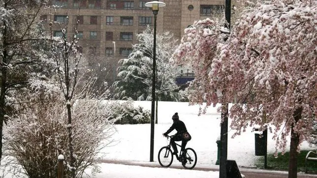 Cuando la mayor nevada del año se produce en abril Nevada-pamplona--644x362