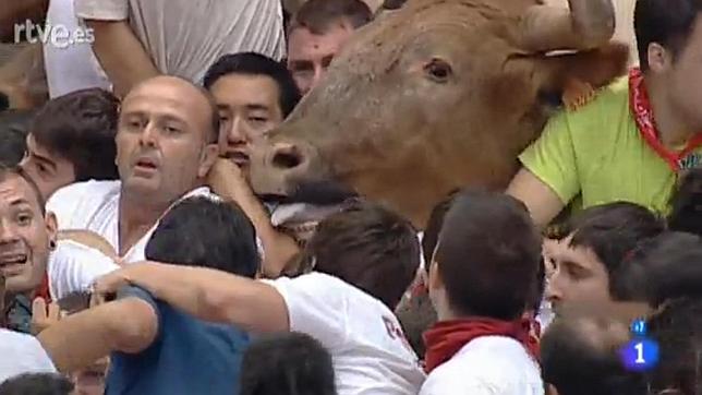 Desastre en el septimo encierro de San Fermin 2013 Encierro-toro--644x362