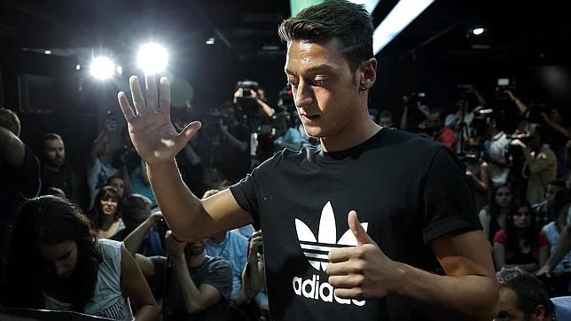 Mesut Ozil ficha por el Arsenal. 29919776--644x362