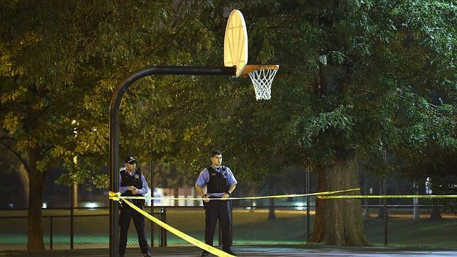 Al menos 13 heridos en un tiroteo en una cancha de baloncesto de un parque de Chicago  Baloncesto--644x362