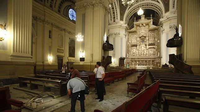 El altar mayor de la Basilica del Pilar se cerro casualmente  minutos antes de la Explosion  Pilar_limpieza--644x362