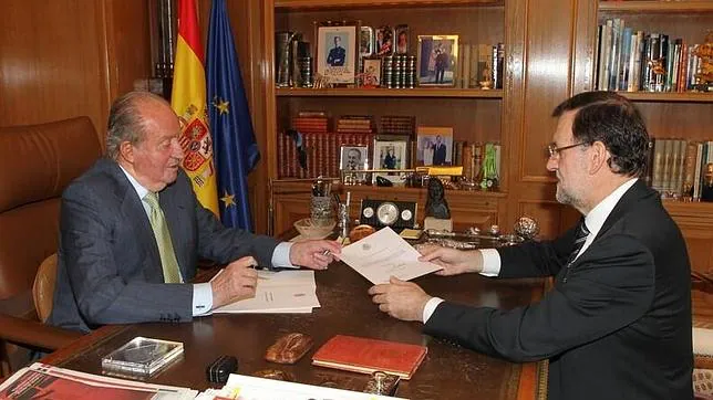 Abdica el rey de España Rey-rajoy--644x362