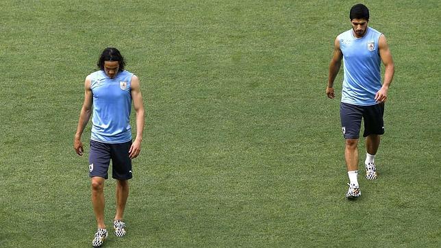 ¿Cuánto mide Edinson Cavani? - Altura - Real height Suarez-cavani--644x362