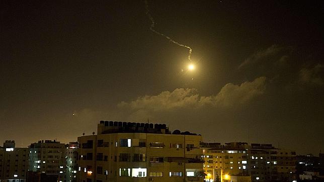 Israel bombardea Gaza, otra vez. Bombardeo-gaza-reuters--644x362