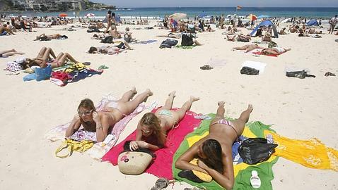 «Topless»: ¿desde cuándo se enseña el pecho en la playa? Topless-australia--478x270