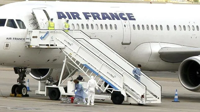 [Internacional] Avião é parado em aeroporto espanhol sob risco de ebola Traje-avion-air-france--644x362