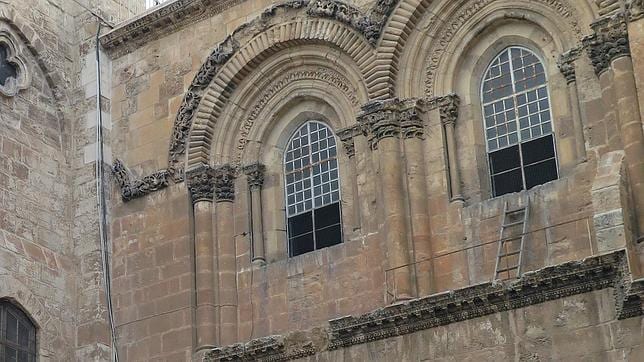 El Santo Sepulcro/Visita virtual /Apertura de la Tumba de Cristo Escalera--644x362