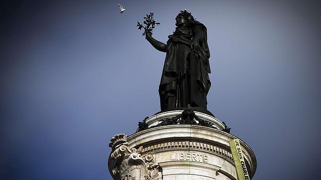 Atentado en París. Diez muertos en un tiroteo en la sede de la revista satírica francesa 'Charlie Hebdo'. Los terroristas abatidos por la policía francesa. - Página 3 PARIS-CHRLIE--644x362