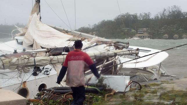 SEGUIMIENTO DE HURACANES,TIFONES, TORNADOS Y TORMENTAS - - Página 5 Ciclon-vanutau--644x362