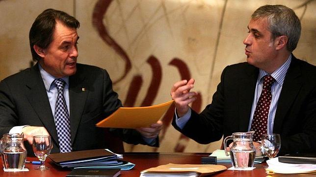 La Generalitat lanza un libro para reivindicar la «catalanidad» de Aragón Germa_gordo_artur_mas--644x362