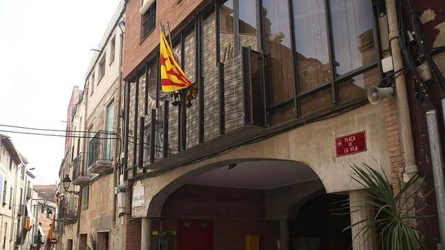 El Parlament rechaza multar la ausencia de la bandera española en sedes públicas Vilaplana--644x362