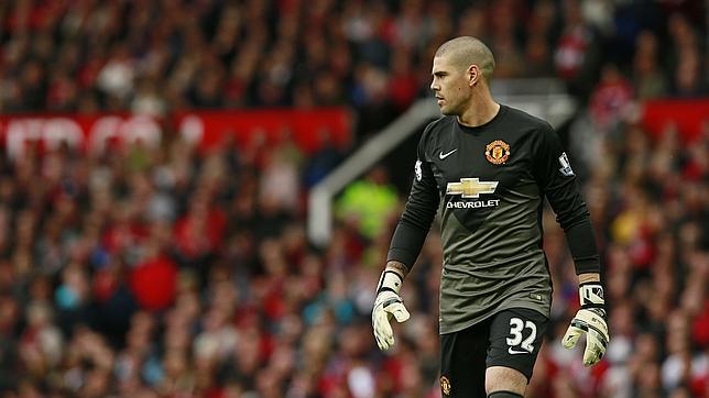 Victor Valdés debuta en el Manchester United  Victor-valdes--644x362