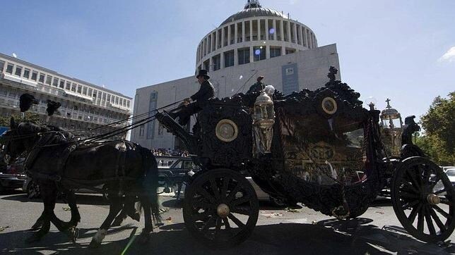 Funeral al más puro estilo «El Padrino» para un capo mafioso en Roma Carroza-roma_xoptimizadax--644x362