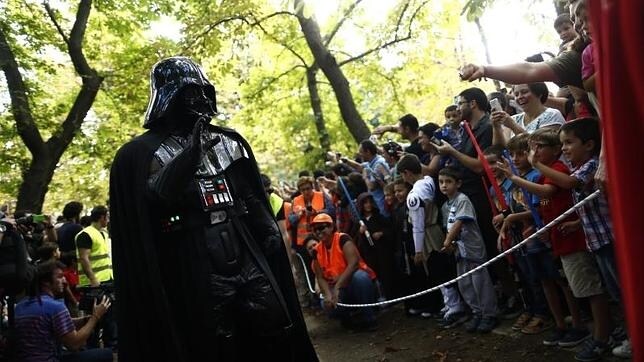 El nuevo destructor imperial de Star Wars aterriza en Madrid Darth-vader--644x362