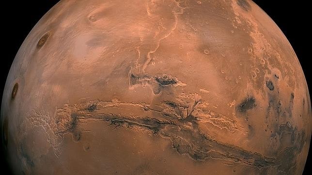 Así sería la terrorífica llegada de un astronauta a Marte Mars-globe-valles-marineris-enhanced-br2--644x362