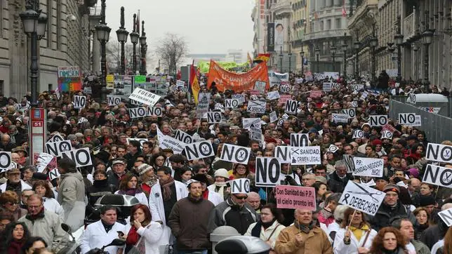 NOTICIAS VARIAS - Página 13 Manifestacion-defensa-sanidad--644x362