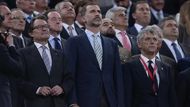 La Fiscalía ve delito por injurias al Rey en la pitada al himno  Final-copa-afp--620x349