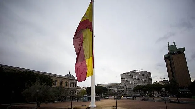 La defensa de los símbolos nacionales: ¿por qué España es una excepción? Bandera-espana-colon--620x349