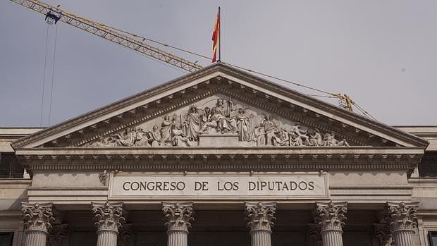 A ver quien la hace más gorda: Compromís pide cambiar la fórmula «Congreso de los Diputados» por una paritaria o neutra 1congreso--620x349