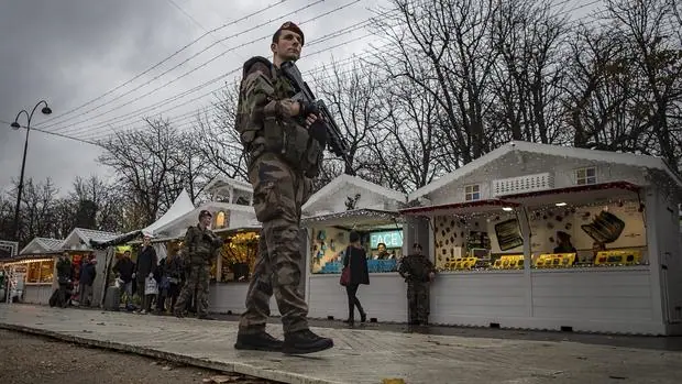 La Yihad en Francia - Últimas Noticias. - Página 8 Miembros-ejercito-francia--620x349