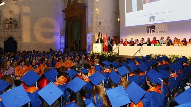 enseñanza - Sistema de enseñanza, clases sociales, valores conductuales y ley del valor. - Página 6 Graduados-IE--620x349