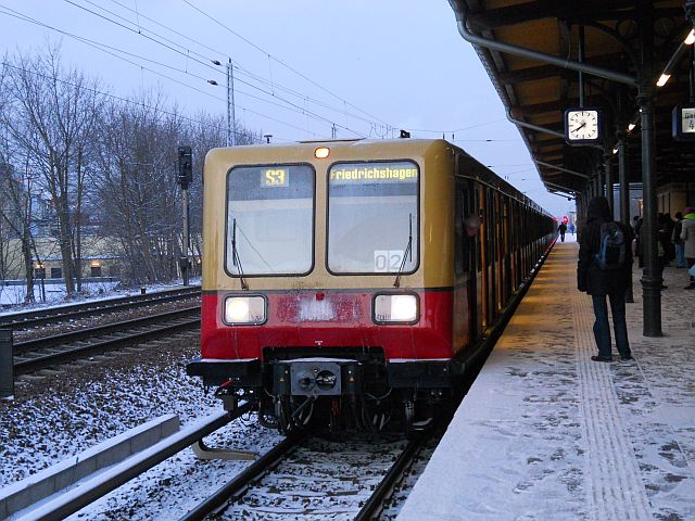 Freitag, 3.2.2012. Bilder aller Umläufe der Strb.-Linien 87 & 88. 01_s3umke7