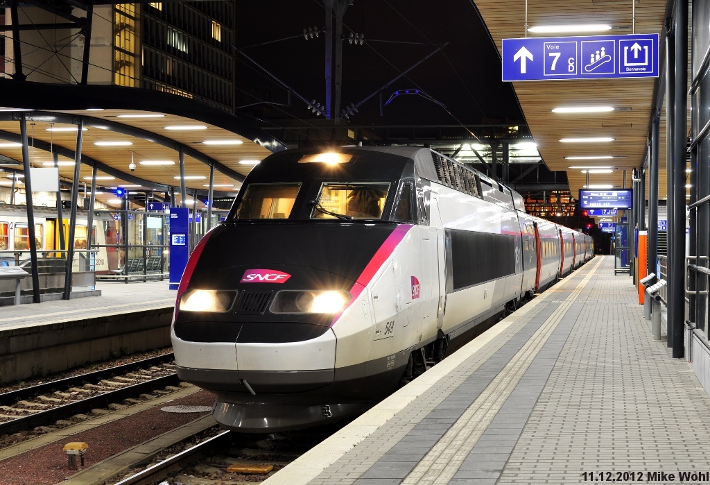 Rame TGV 549 en nouvelle livrée en gare de Luxembourg 20121211_549gare2o6e0z