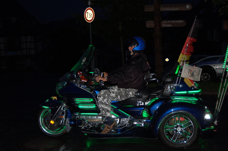 Abendliche Lichterparade beim Goldwingtreffen Dsc_429598dfv