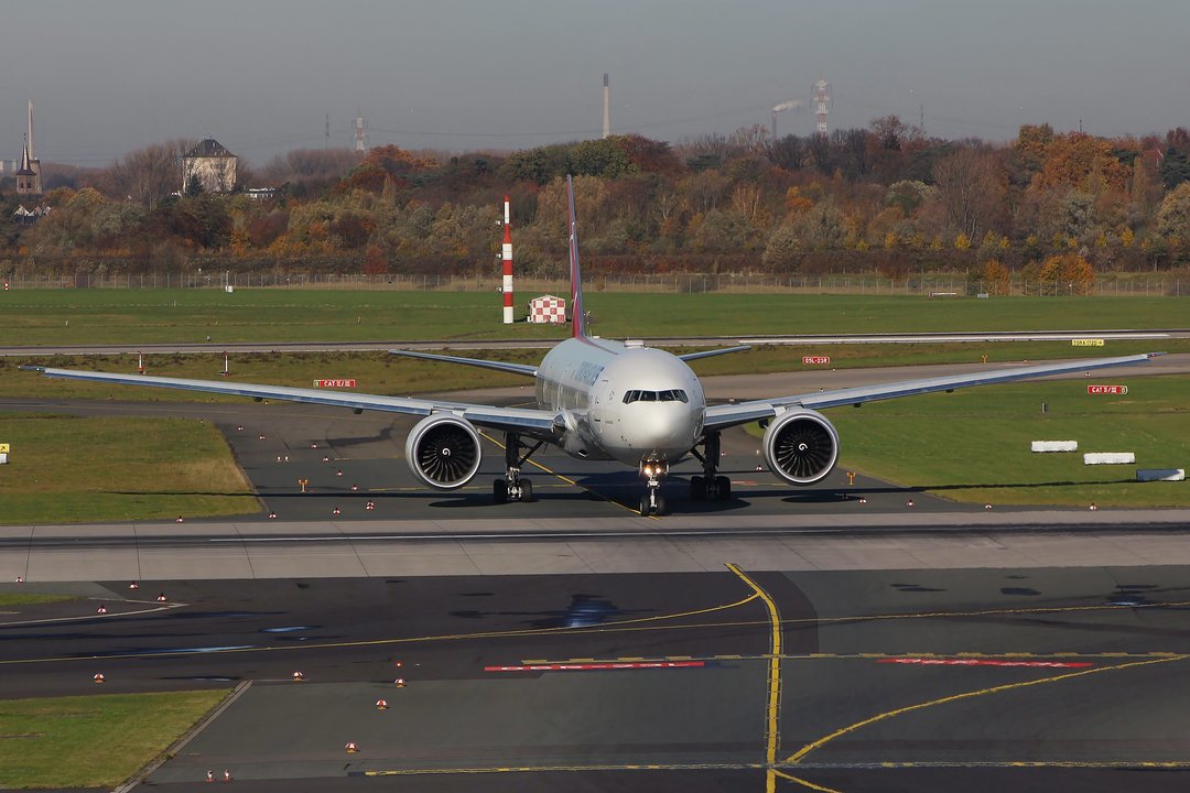 DUS 04.11.2011 Turkish B773ER! Flughafendsseldorf04.recz4