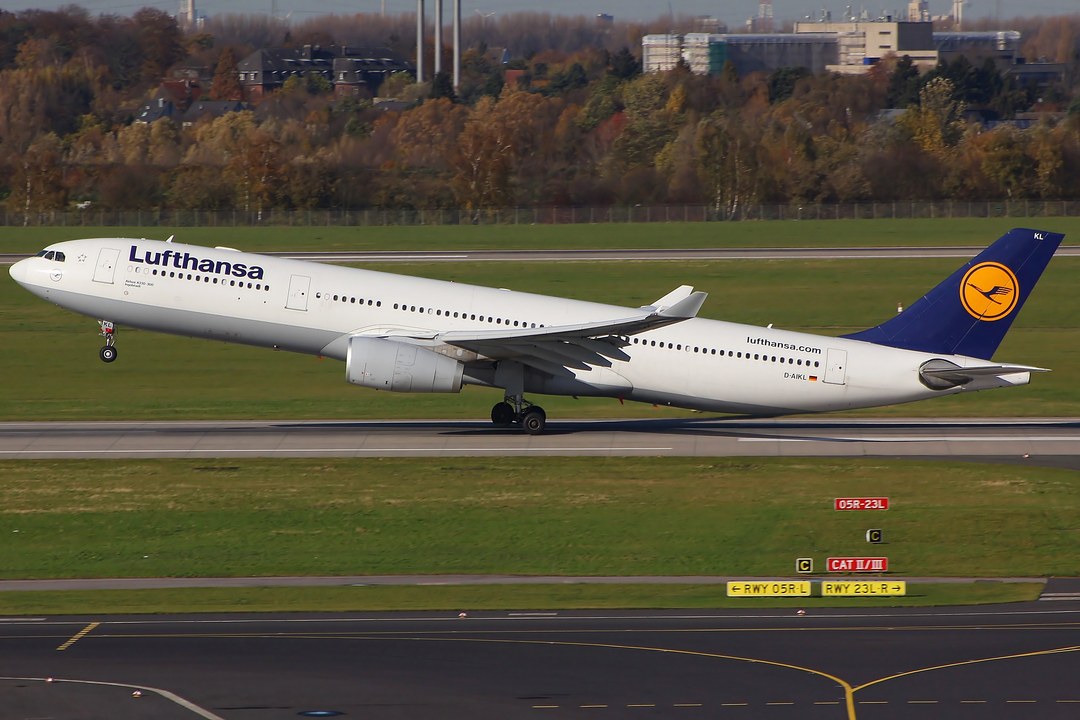 DUS 04.11.2011 Turkish B773ER! Flughafendsseldorf04.t9fra