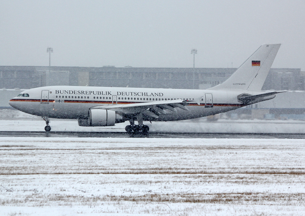 CGN 12.03.2013 (mit Condor Retro B763) Img_8887aar8lyp