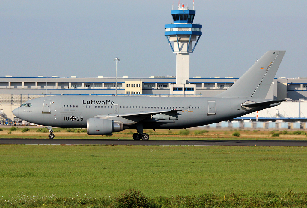 CGN 13.08.2012 (Peter Nygard B727) Img_9189aau1p2j