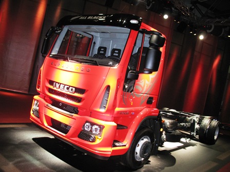 IVECO EUROCARGO mit Feuerfarben Ivecoeurocargomitfeuersoai