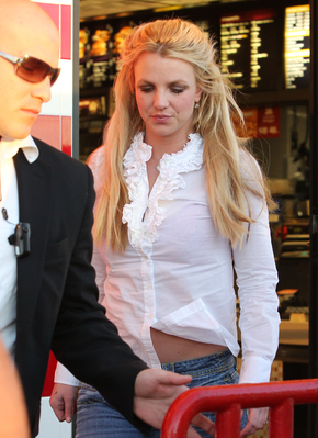 H Britney, o Jason & τα παιδιά στα McDonald's - 15 Ιανουαρίου Normal_01_286290e672