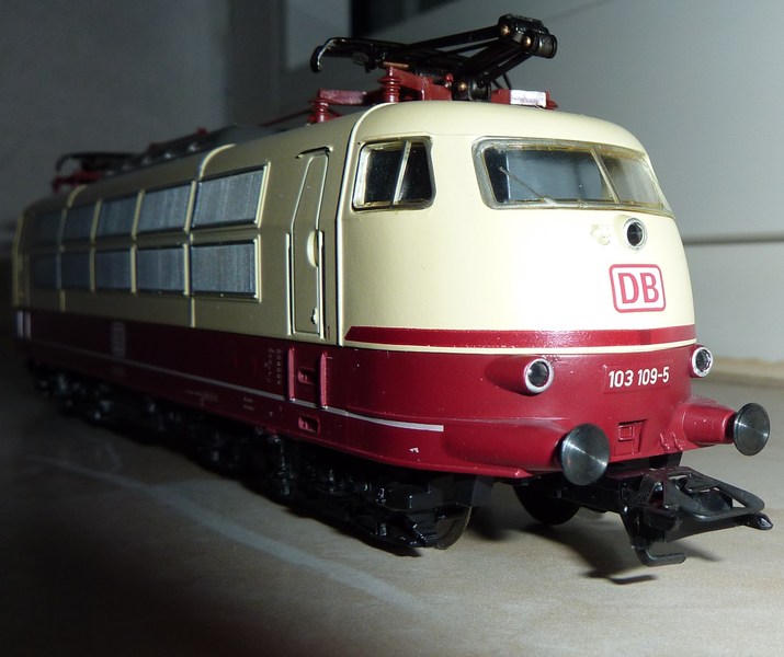 Alte Märklin Loks modernisiert P1030542yo0z