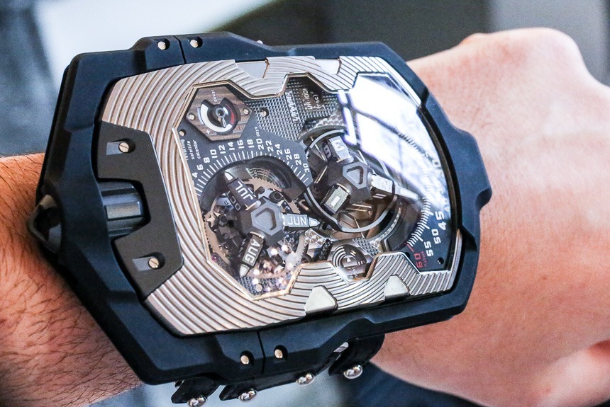 Designers loucos Urwerk-UR-1001-Titan-pocket-watch-bracelet-1