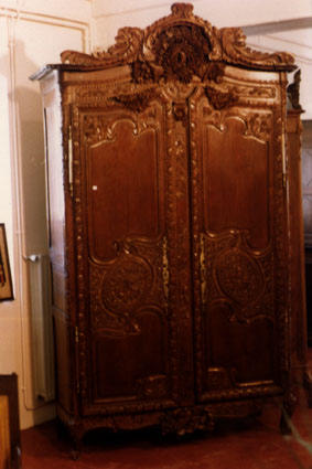 888 - Page 2 19th-century-norman-armoire-197