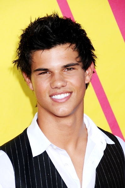 Taylor Lautner - Page 3 BBC-000087