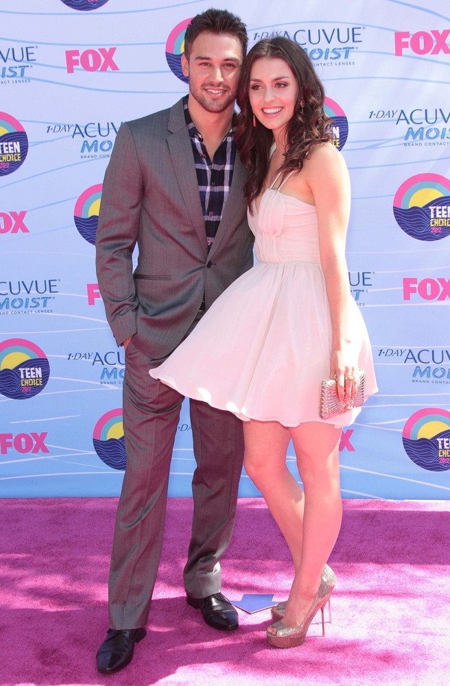 USA : New york :-) - Page 35 Guzman-mccormick-2012-teen-choice-awards-01