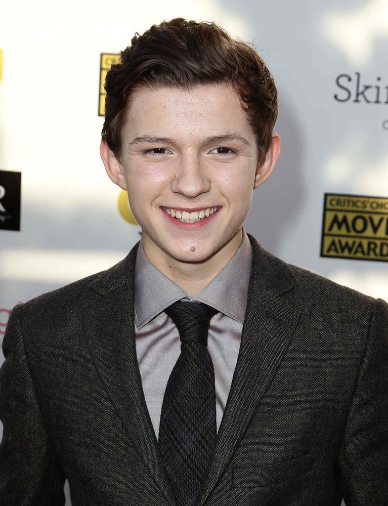 Universo Cinematográfico Marvel - Página 11 Tom-holland-18th-annual-critics-choice-movie-awards-01