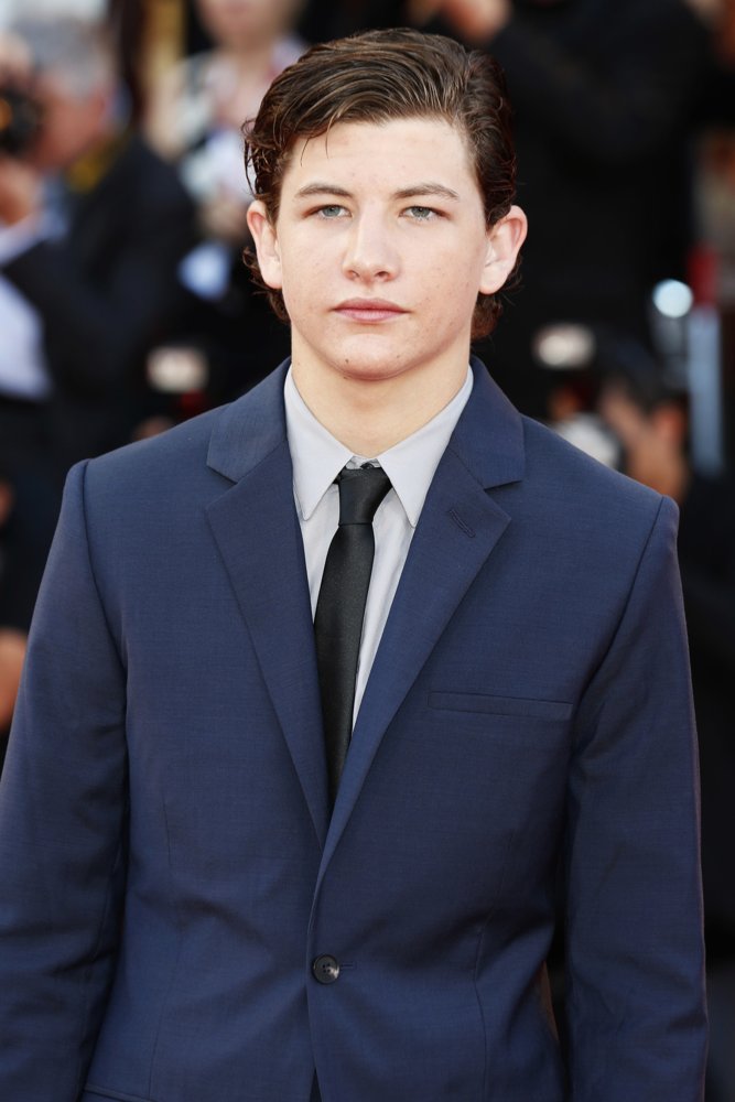 Actualité ciné : bandes annonces, news, ... - Page 9 Tye-sheridan-70th-venice-film-festival-06