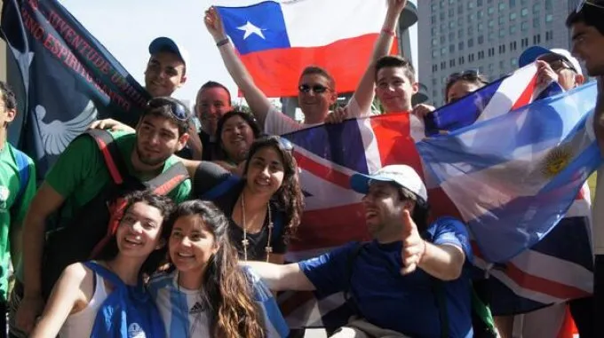 FOTOS JMJ _______ Pelegrinos_de_Reino_Unido_con_Peregrinos_de_otros_pases_en_JMJ_Rio_2013___UK_Pilgrims