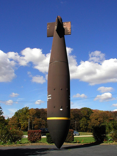 القنبلة الامريكية " MOAB " أم القنابل  Post-2-1347423142