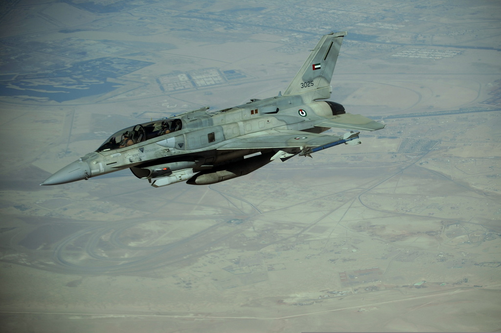 إف-16 بلوك 60 الاماراتية (صقر الصحراء) Iron-Eagle-23