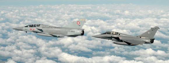  Suiza - Gripen NG  - Página 4 Mirage-III-DS-e-Rafale-B-foto-via-For%C3%A7a-A%C3%A9rea-Su%C3%AD%C3%A7a-580x219