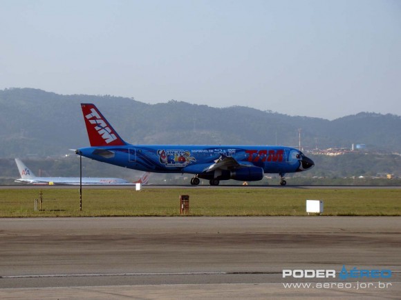 [Brasil] Portões Abertos – BASP 70 anos Airbus-TAM-com-pintura-especial-BASP-70-anos-foto-Poder-A%C3%A9reo-Nun%C3%A3o-580x435