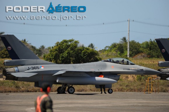 [Internacional] Mais F-16 do Chile passam por Salvador DSC_0143-580x385